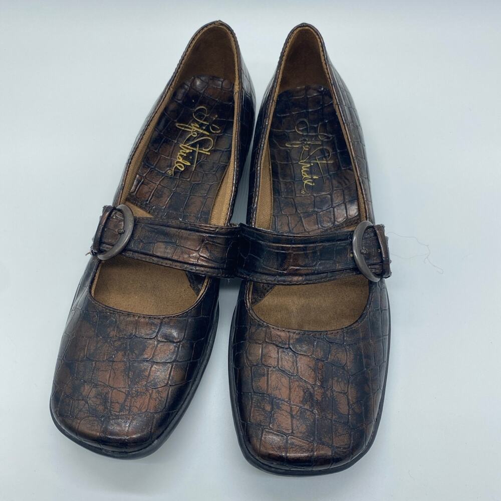 Sz 7 Life Stride slide on dress shoes